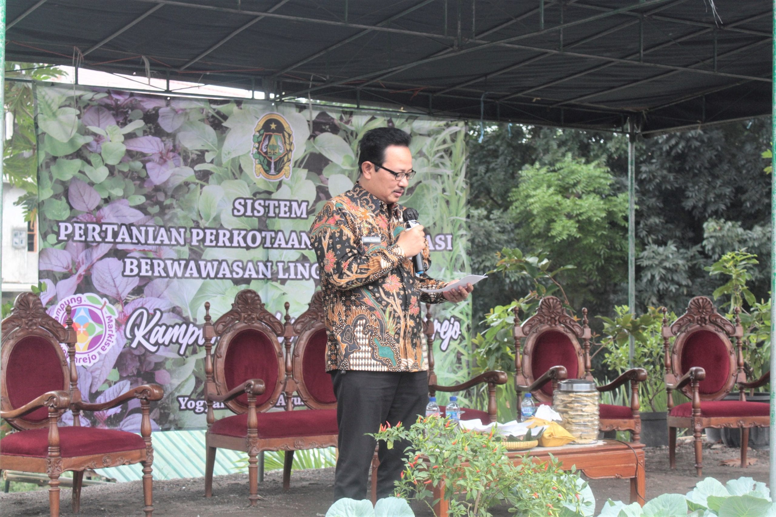 Wakil Walikota Yogyakarta, Drs. Heroe Poerwadi, MA sedang memberikan sambutan pada "Launching Sistem Pertanian Perkotaan Terintegrasi di Yogyakarta"